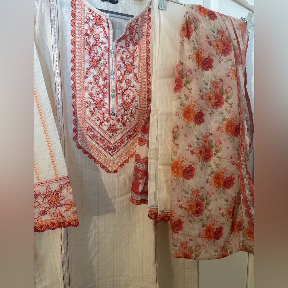 ***sold***Floral Embroidered Kurta with Scarf